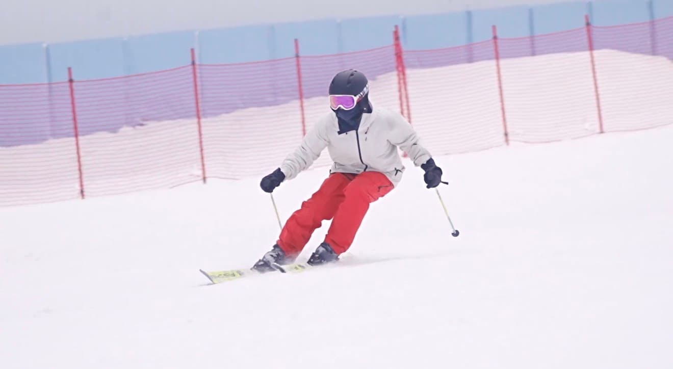Skiing — carving